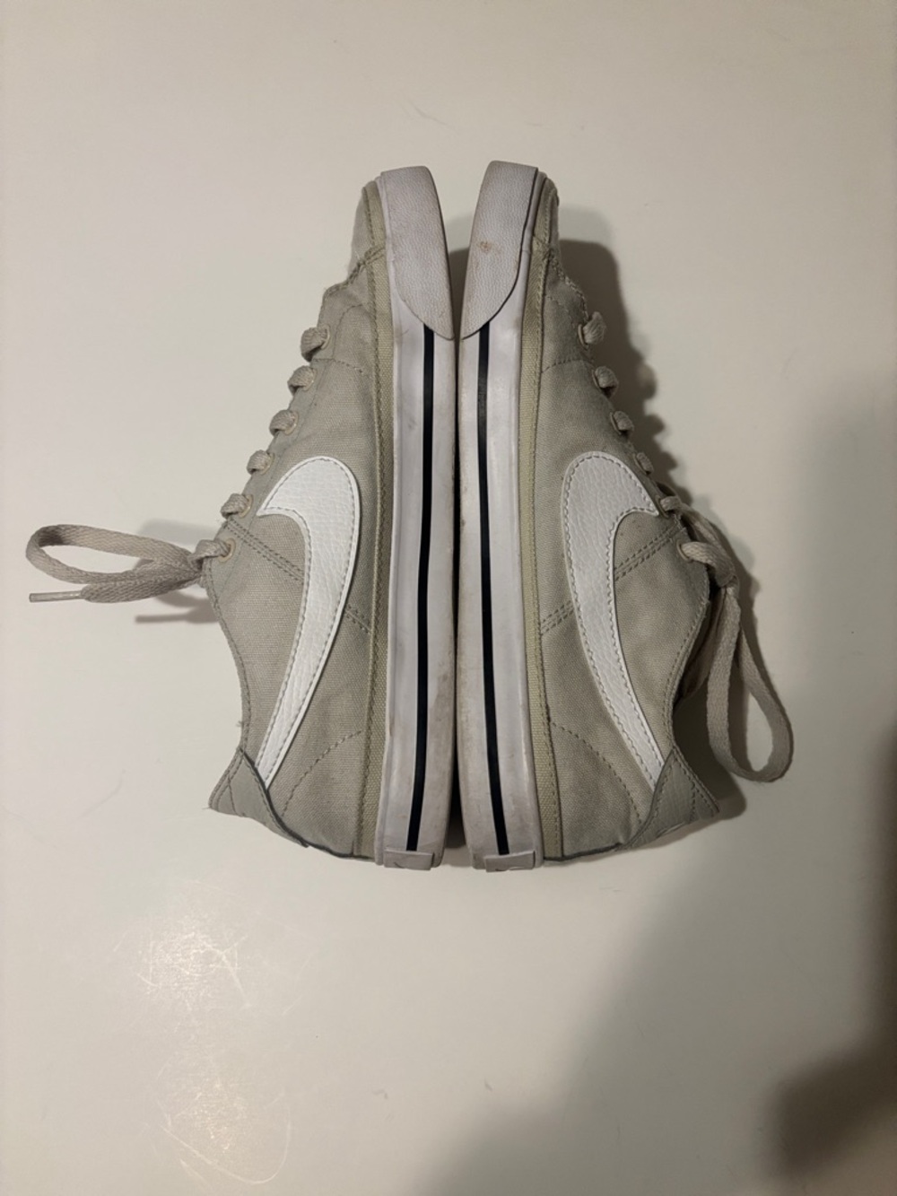 Nike Low-Top Canvas Sneakers in Light Gray with White Swoosh - Picture 3 of 6